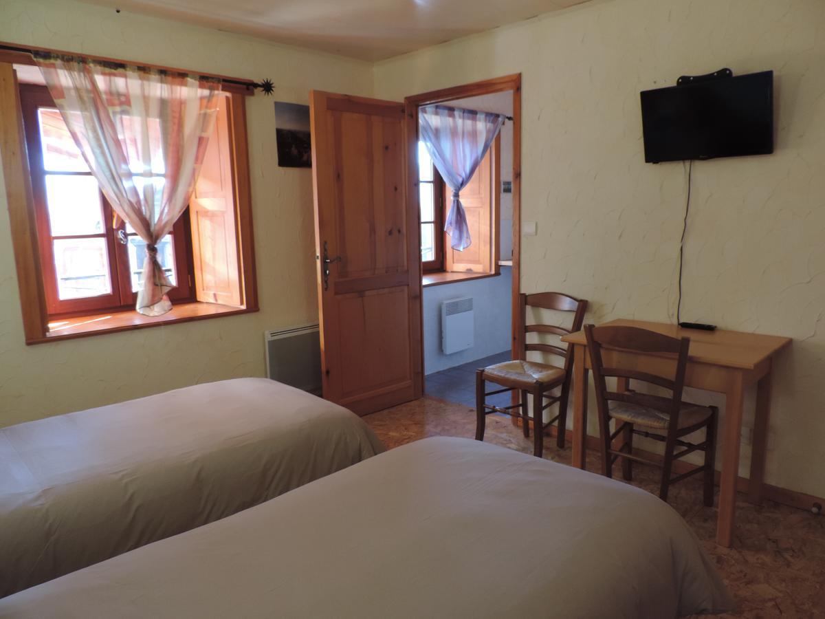 Roche-en-Regnier Auberge Du Brabant Chez Titof מראה חיצוני תמונה