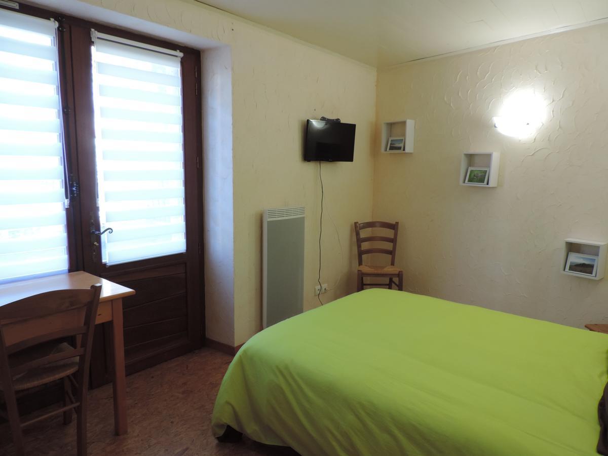 Roche-en-Regnier Auberge Du Brabant Chez Titof מראה חיצוני תמונה